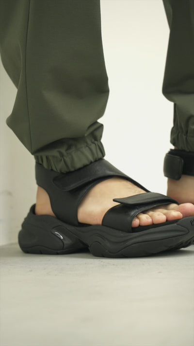 2月发布AA41-002小牛皮凉鞋